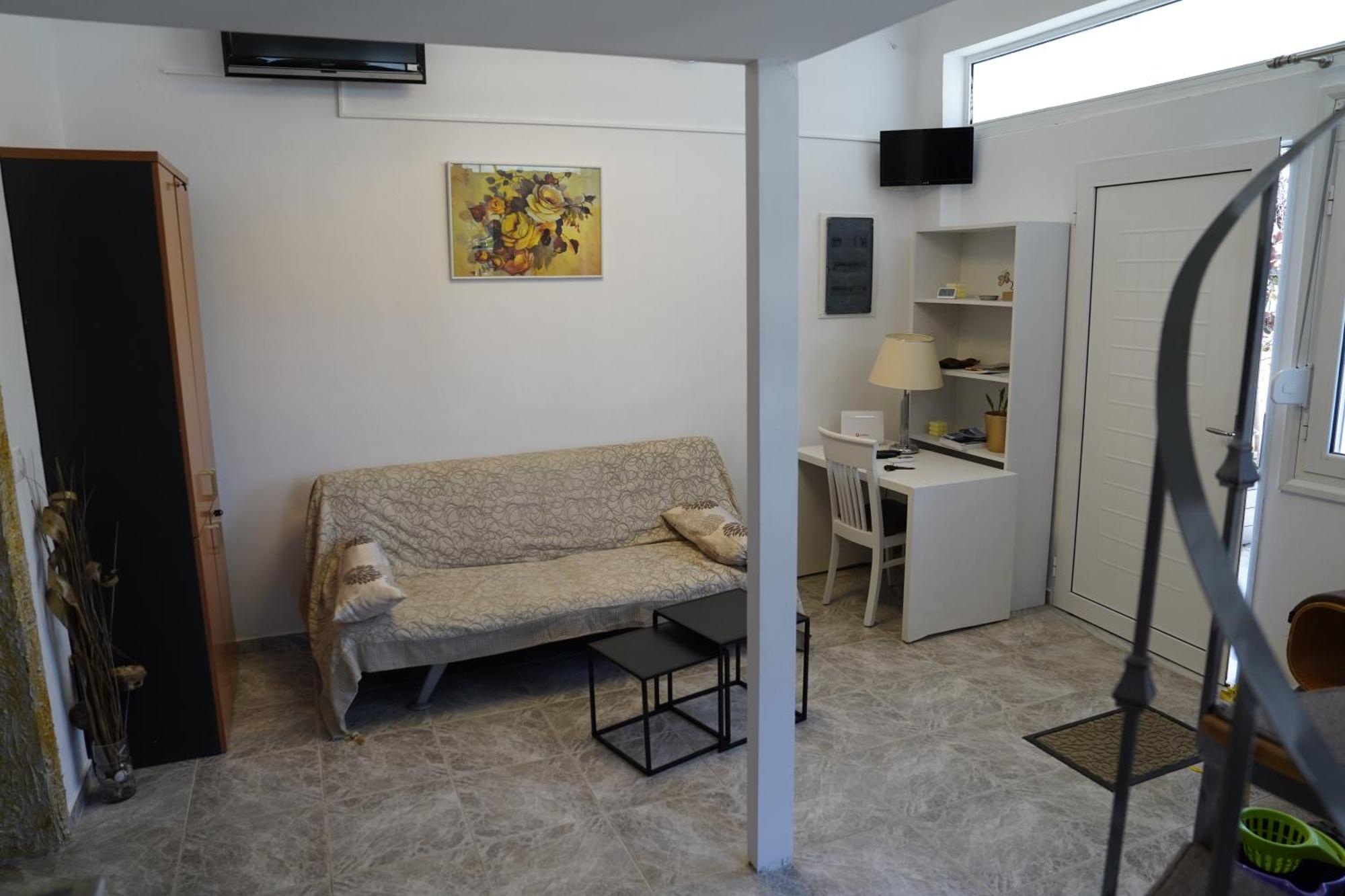 Flowers Lullaby Loft Holiday home Afantou